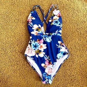 Cupshe one piece bathing suit.